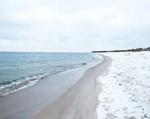 Hôtels-Gouverneur-Sept-Îles-plage-hiver